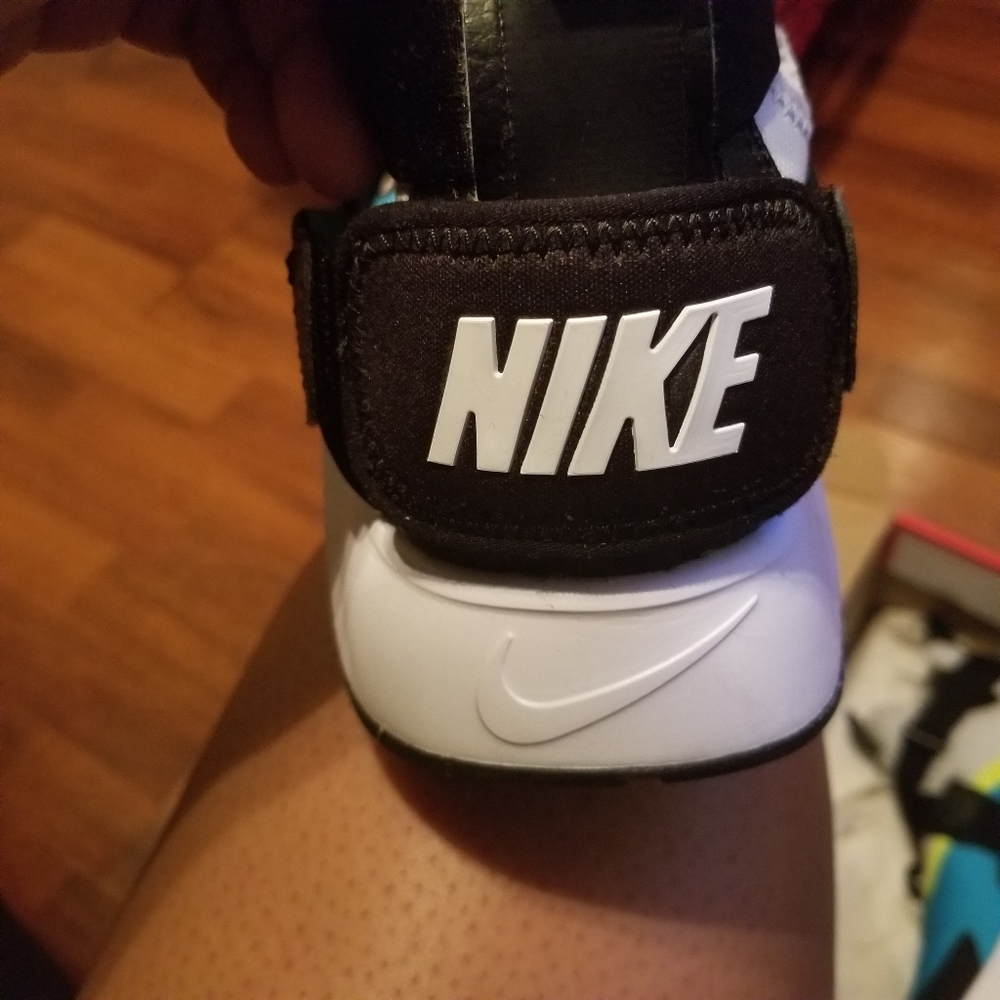 Shoes - Picture 4 of 4